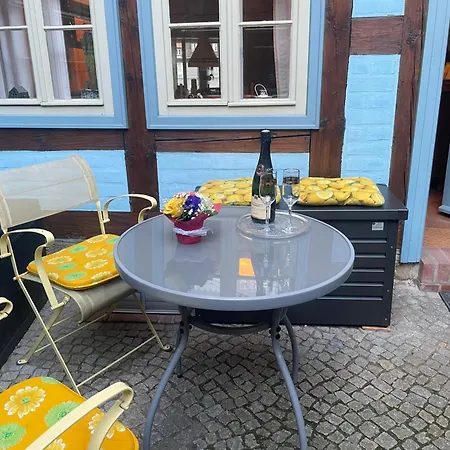 Apartment Blaues Haeuschen *